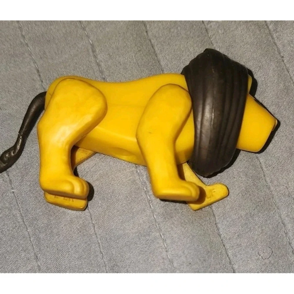 Vintage 1970s Fisher Price Little People Circus Train Lion #991 Toy Figure